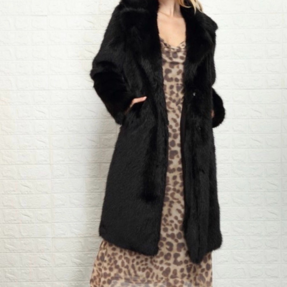 Stoosh Premium Black Faux Fur Coat - Picture 4 of 5